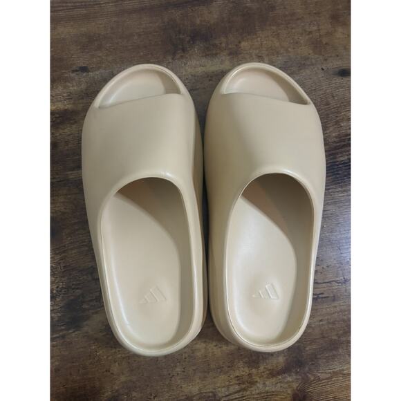 Men’s Size 9 Adidas Yeezy Desert Sand Slide - Picture 7 of 7